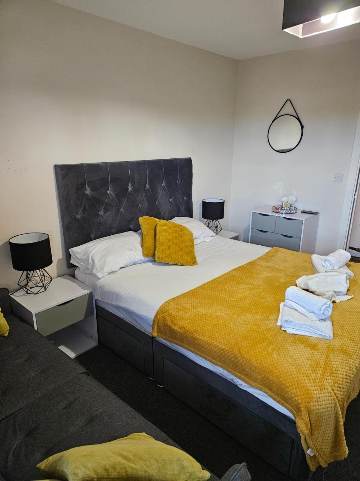 Holiday Home แมนเชสเตอร์ ภายนอก รูปภาพ