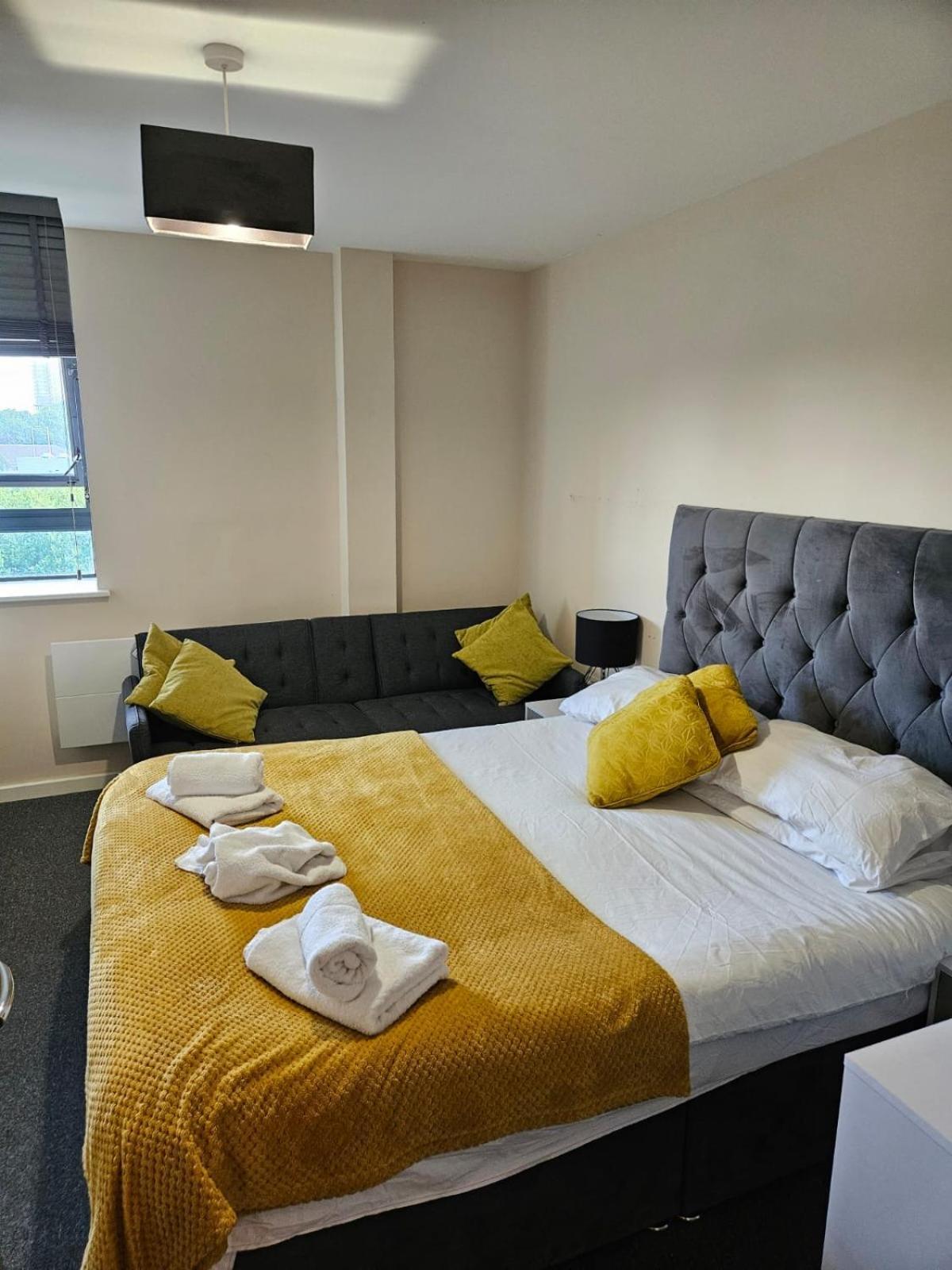 Holiday Home แมนเชสเตอร์ ภายนอก รูปภาพ